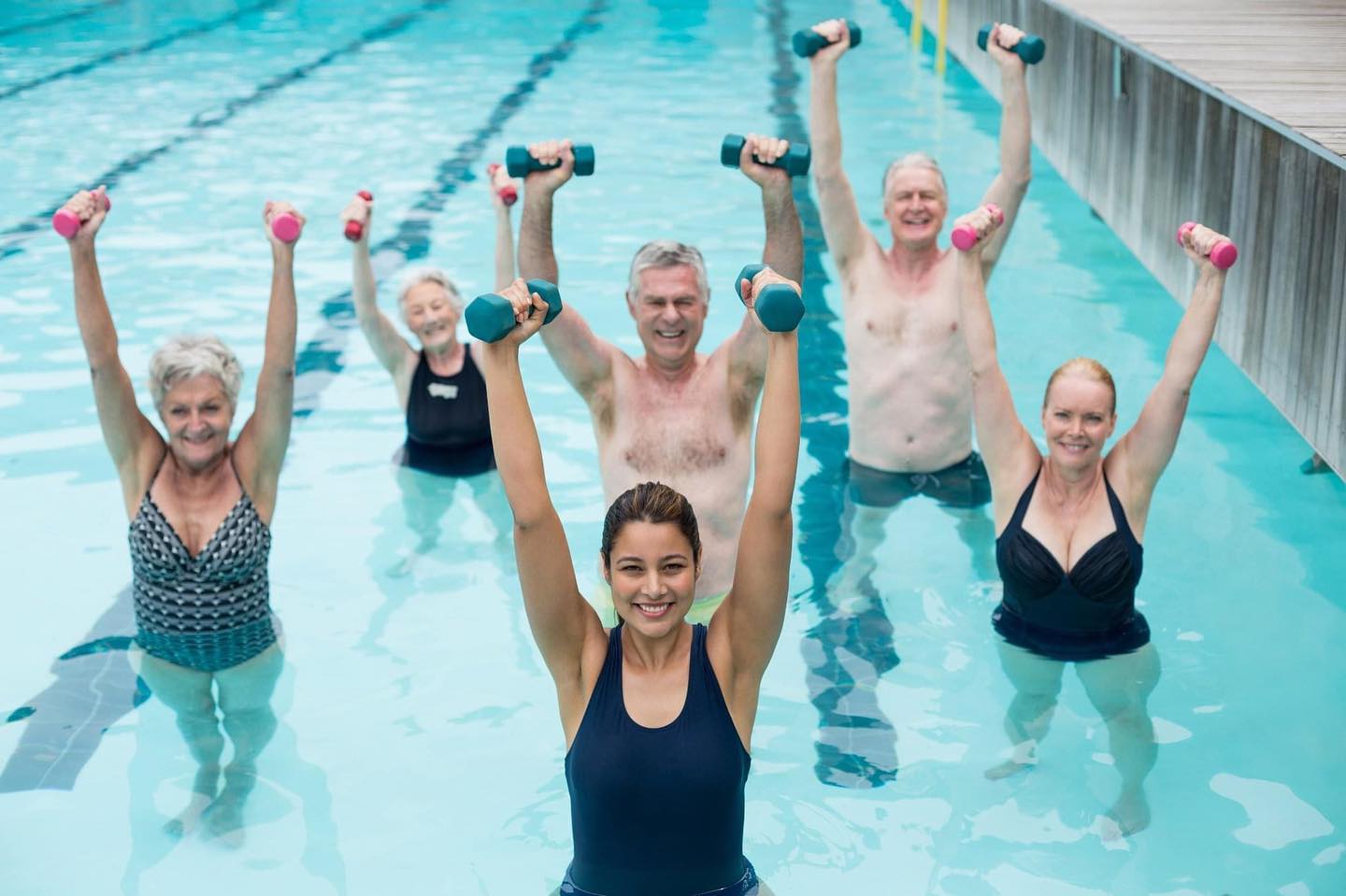 Aqua-Jogging, Aqua-Cycling oder Aquarobic: Hast du schon mal Sport im Wasser ausprobiert? 😍 Der hat nämlich positive Auswirkungen auf deine Gesundheit! Und im Sommer machen wir’s doppelt gern, denn da ist der Sprung ins kühle Nass eine besonders angenehme Erfrischung. 🏊🏻‍♀️ Wir nennen dir 5 Gründe, warum sich ein Workout im Wasser lohnt: 

➡️ Du baust Kondition auf 
➡️ Du schonst dabei deine Gelenke 
➡️ Du unterstützt dein Herz-Kreislauf-System 
➡️ Du sorgst für bessere Durchblutung 
➡️ Du verbrennst dabei viele Kalorien

Teile gerne in den Kommentaren deine Erfahrungen! 🧐 
Übrigens: Ubiquinol kann deine Trainingsleistung unterstützen und Mikroverletzungen im Muskel entgegenwirken. 💪
#aquafitness #aquabike #aquaaerobics #wassersport #fitness #sport #ubiquinol #mikronährstoffe #nahrungsergänzungsmittel #regeneration
©Shutterstock/wavebreakmedia